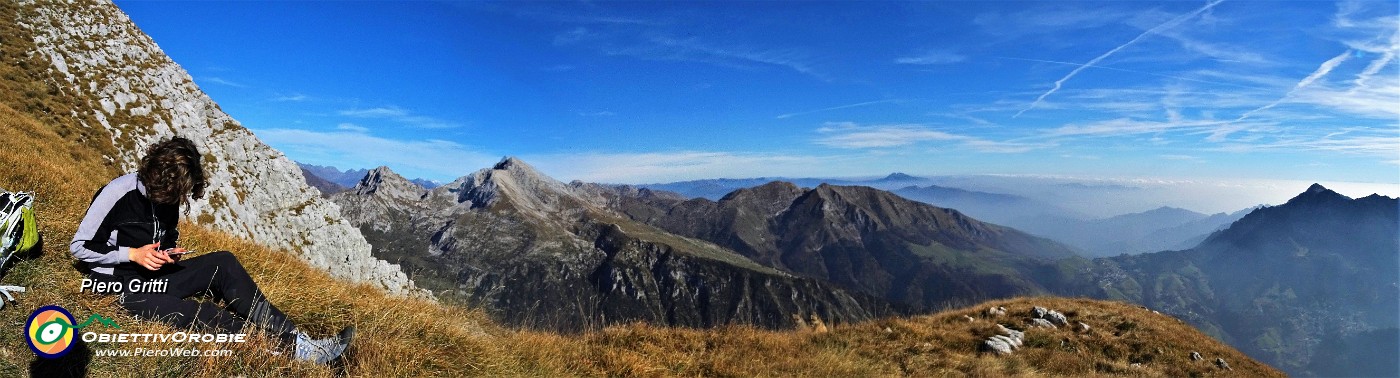 51  Splendida vista in Arera-Corna Piana ed oltre.jpg